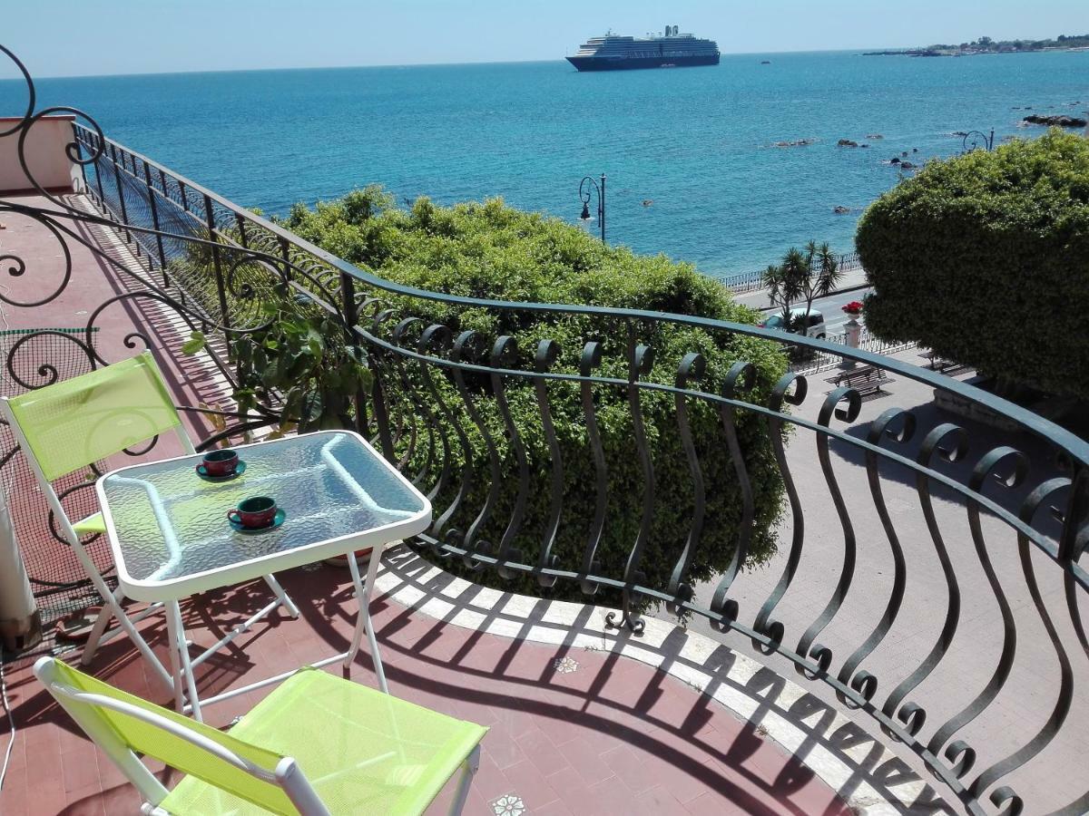 Ferienwohnung Plaza Giardini-Naxos Exterior foto